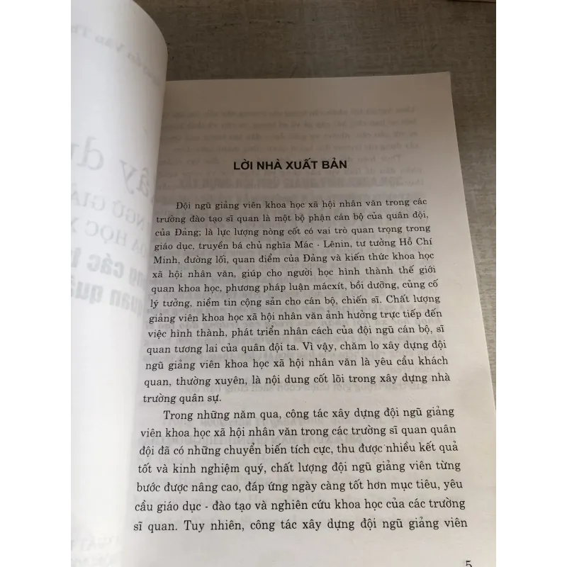 Xây dựng đội ngũ giảng viên khoa học xã hội nhân văn 782763