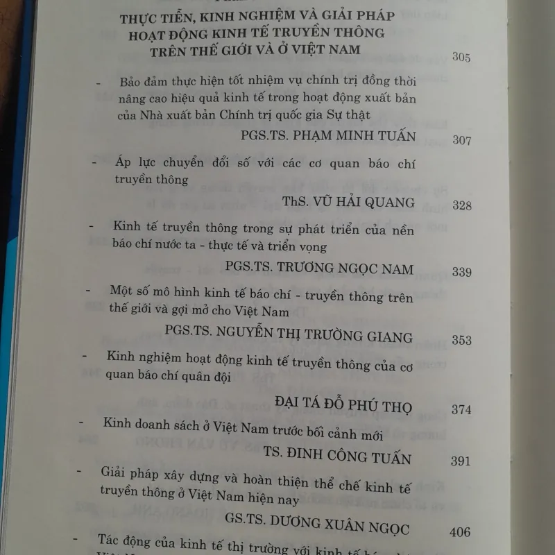 KINH TẾ TRUYỀN THÔNG LÝ LUẬN THỰC TIỄN VÀ KINH NGHIỆM 761489