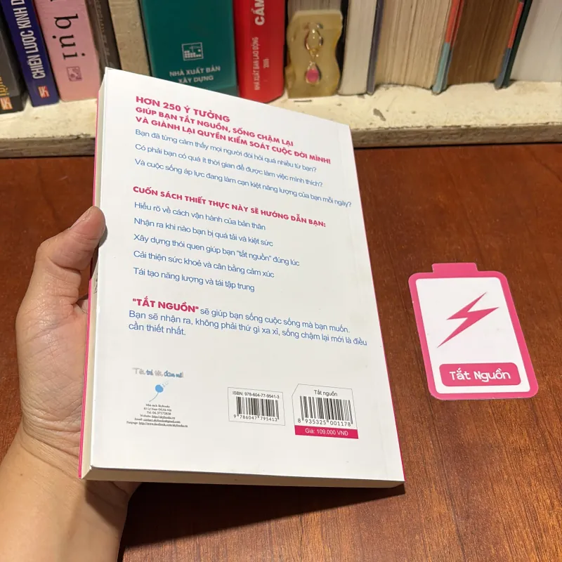 II Sách Kỹ Năng: Tắt Nguồn _ Bình Tĩnh Sống Dù Đời Náo Động - Angela Lockwood - 2021 791032