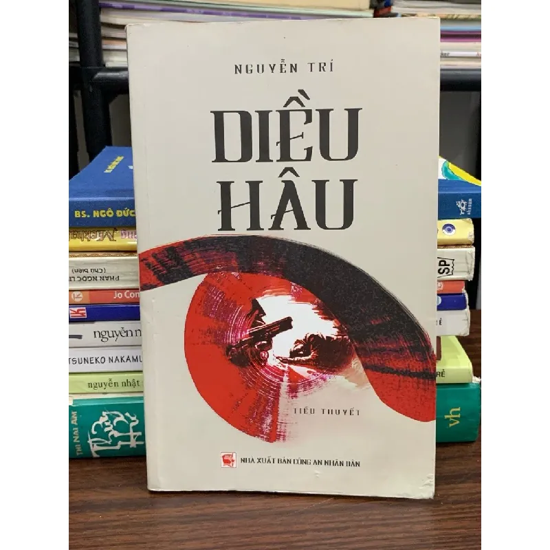 Diều hâu — Nguyễn Trí 577666