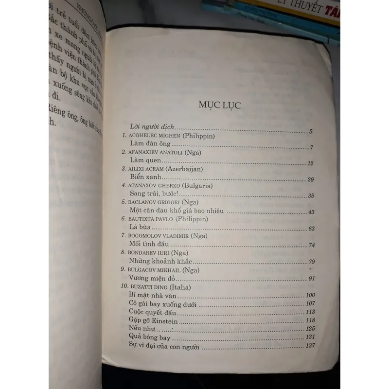 Những Ô Cửa màu xanh  591237