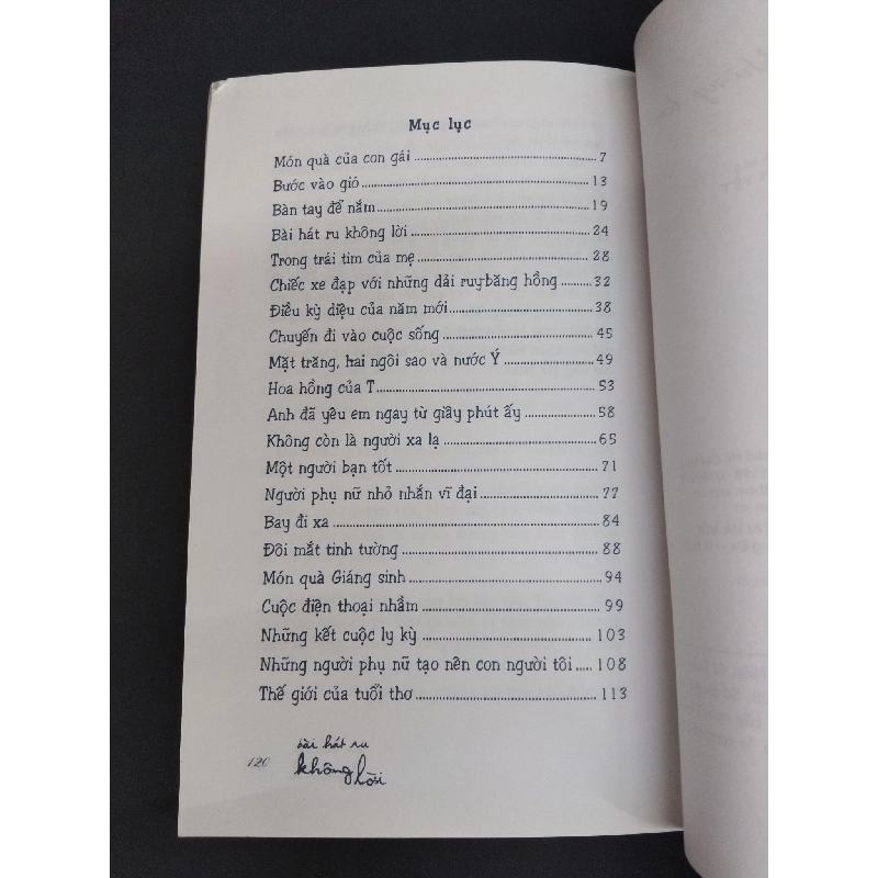 Bài hát ru không lời mới 70% bẩn bìa, ố nhẹ, tróc gáy, tróc bìa 2005 HCM2811 Yến Nhi VĂN HỌC 917923