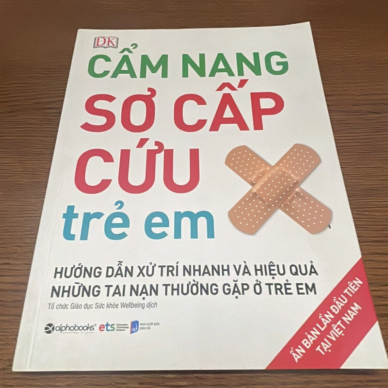 Cẩm nang sơ cấp cứu trẻ em DK 358789