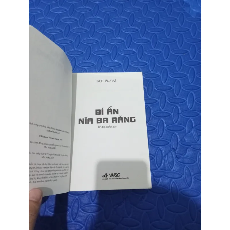 Bí ẩn nĩa ba răng 973718