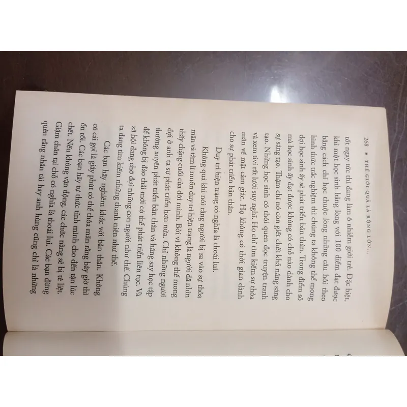 Thế giới quả là rộng lớn và có rất nhiều việc phải làm - Sách cũ 643011