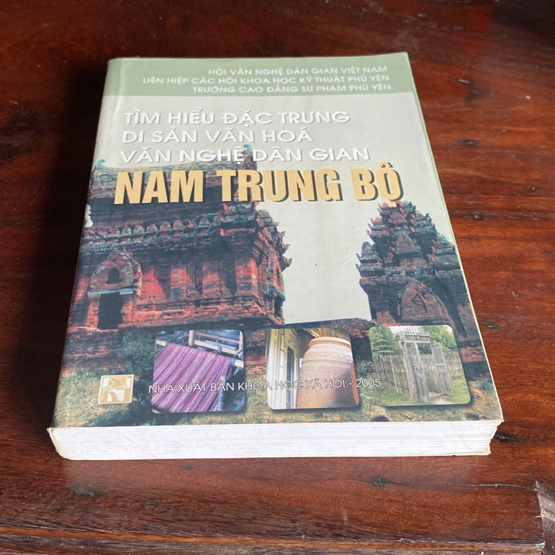 TÌM HIỂU ĐẶC TRƯNG DI SẢN VĂN HÓA DÂN GIAN NAM TRUNG BỘ (XB 2005) 502630