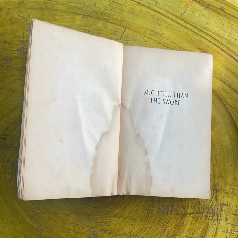 MIGHTIER THAN THE SWORD - JEFFEREY ARCHER 1029323