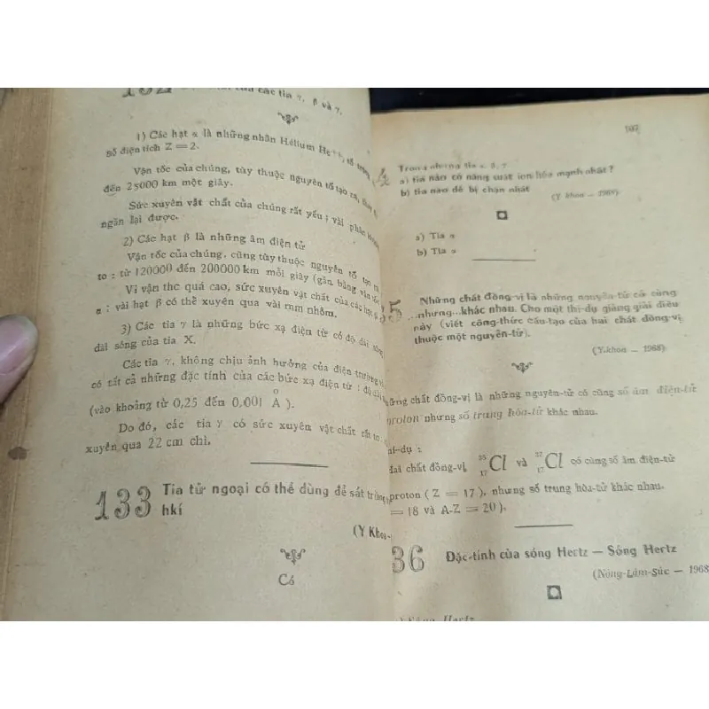 Câu hỏi toán lý hoá vạn vật - Nguyễn Văn Sâm và Nguyễn Văn Thơm 588828