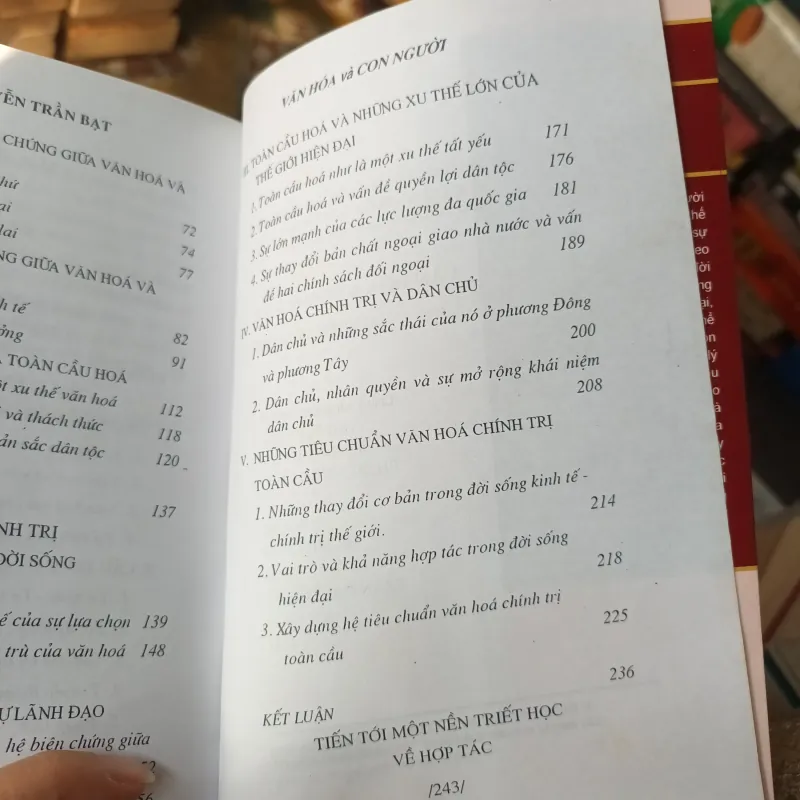 Văn Hóa Và Con Người - Nguyễn Trần Bạt 761468