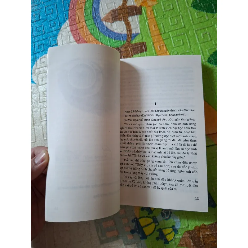 Một đóa hồng không đỏ cũng chẳng bạch 999833