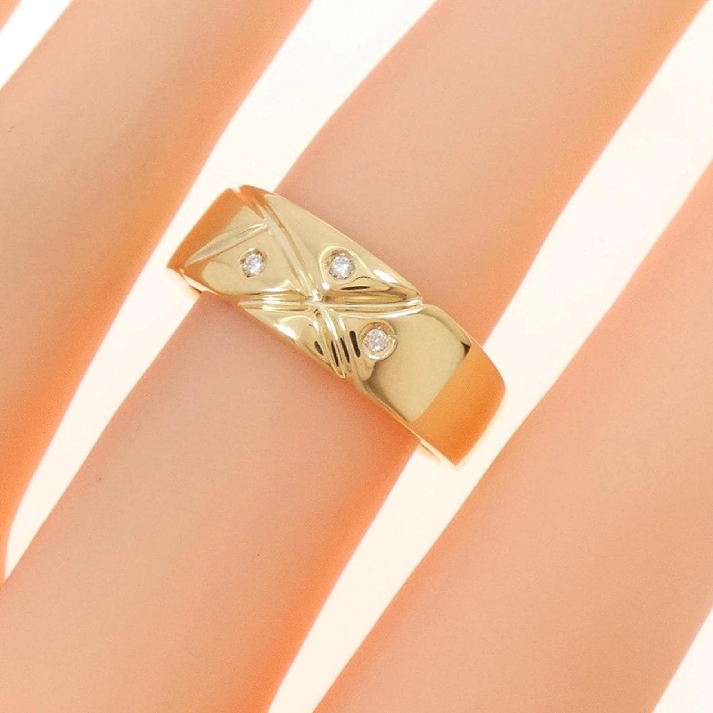 Nhẫn kim cương ba viên K18YG 0.03CT - Hàng hiệu chính hãng 851264