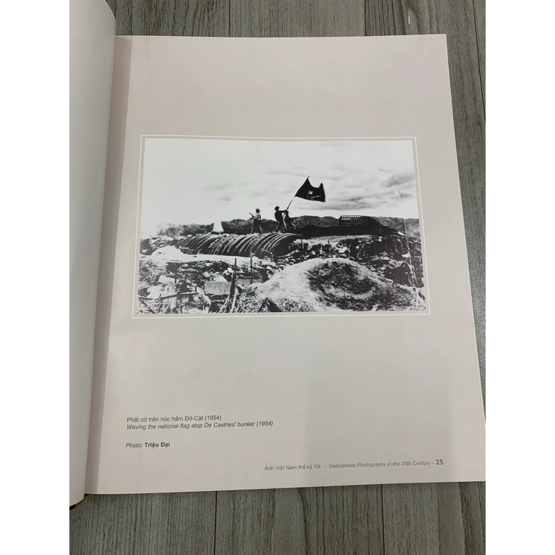 Ảnh việt nam thế kỷ xx. ( sách ảnh).  549801