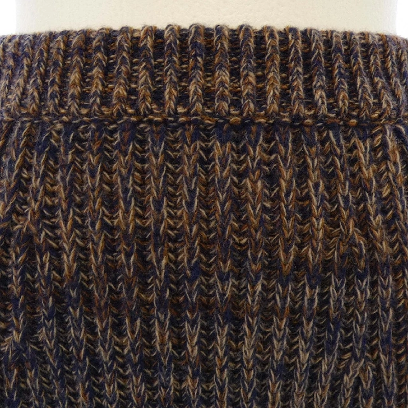 Chân váy hình tam giác logo PRADA 21559 SOOO 172F - Hàng hiệu Authentic 819359