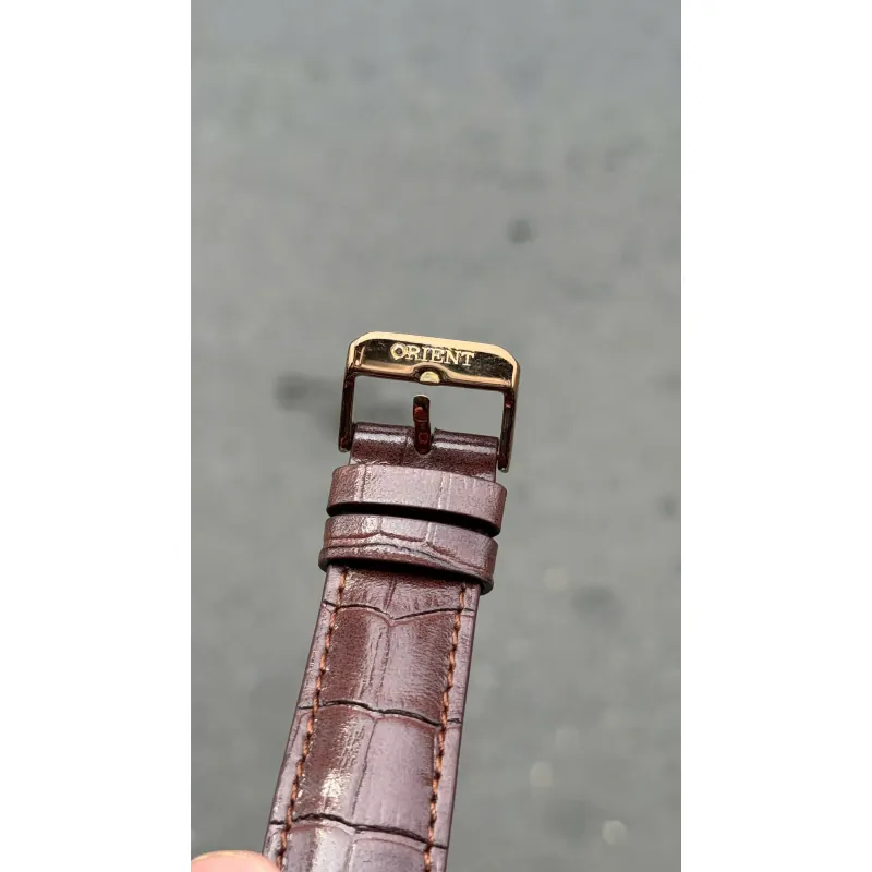 Đồng hồ Orient chính hãng, mặt tròn, dây da nâu, kim loại mạ vàng, phong cách cổ điển 706667