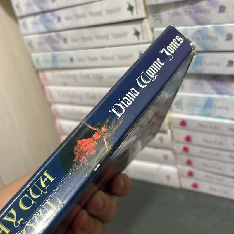 (Văn học) - Lâu đài bay của pháp sư Howl - Diana Wynne Jones 1003813