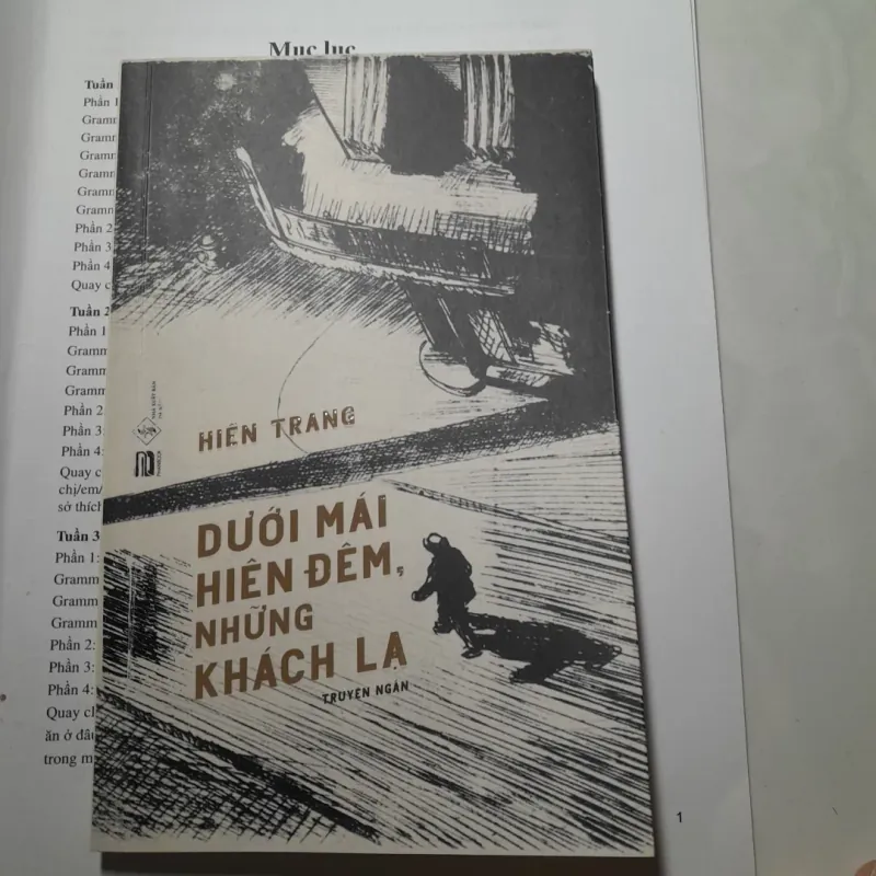 Dưới mái hiên đêm, những khách lạ - Hiền trang 757583