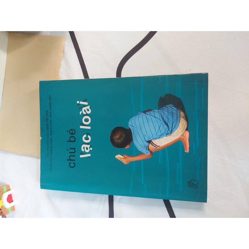 CHÚ BÉ LẠC LOÀI 493437