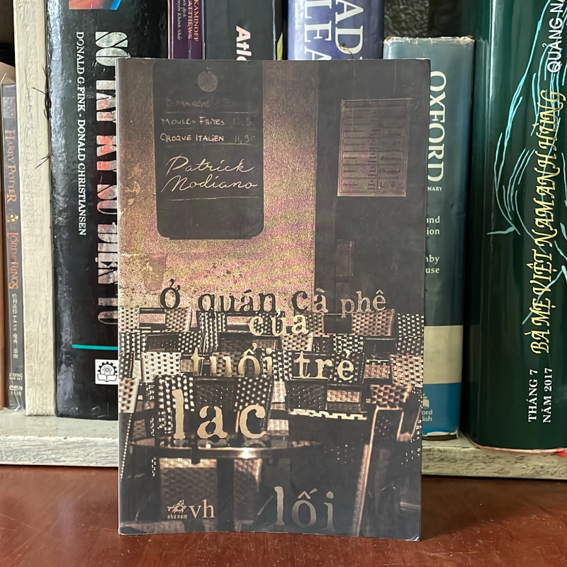 II Văn Học Nước Ngoài: Ở Quán Cafe Của Tuổi Trẻ Lạc Lối - Patrick Modiano - 2015 542692