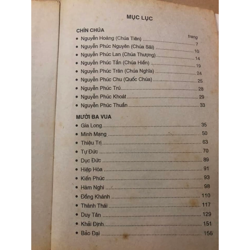 Bộ sách Đời vua triều Nguyễn (2 quyển) 305415