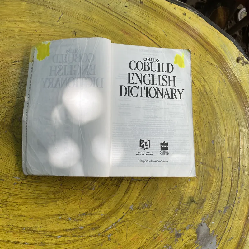 COLLINS COBUILD ENGLISH DICTIONARY HELPING LEARNERS WITH REAL ENGLISH  576397