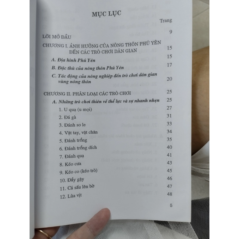 cuốn sách "Trò chơi dân gian vùng nông thôn Phú Yên" của tác giả Đoàn Việt Hùng, 525240
