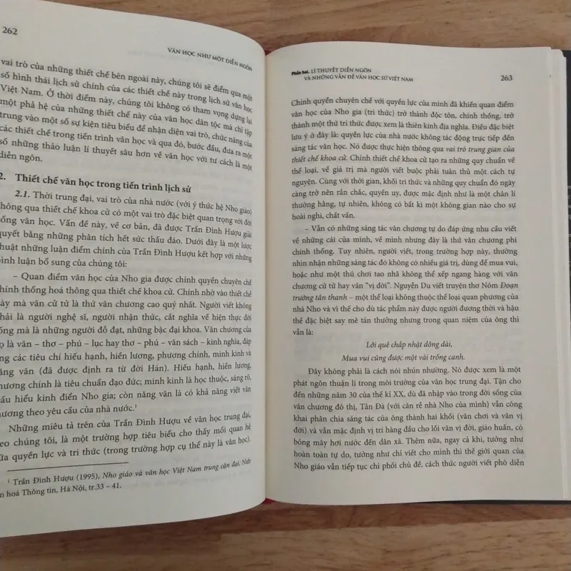 Văn học như một diễn ngôn (bìa cứng) 590147