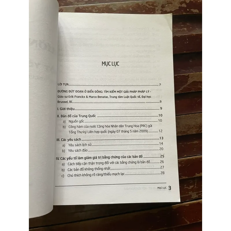 Đường lưỡi bò , một yêu sách phi lý, NXB Tri Thức 558524