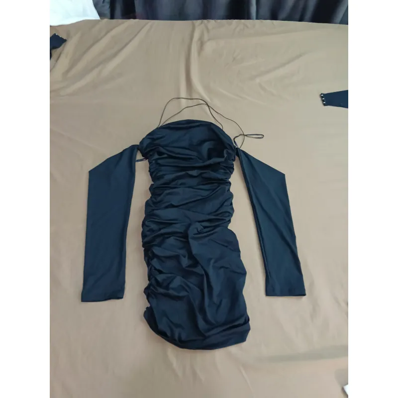 Váy body đen sz từ s-m-L vừa chưa qua xử dụng chỉ, không còn mác  977598