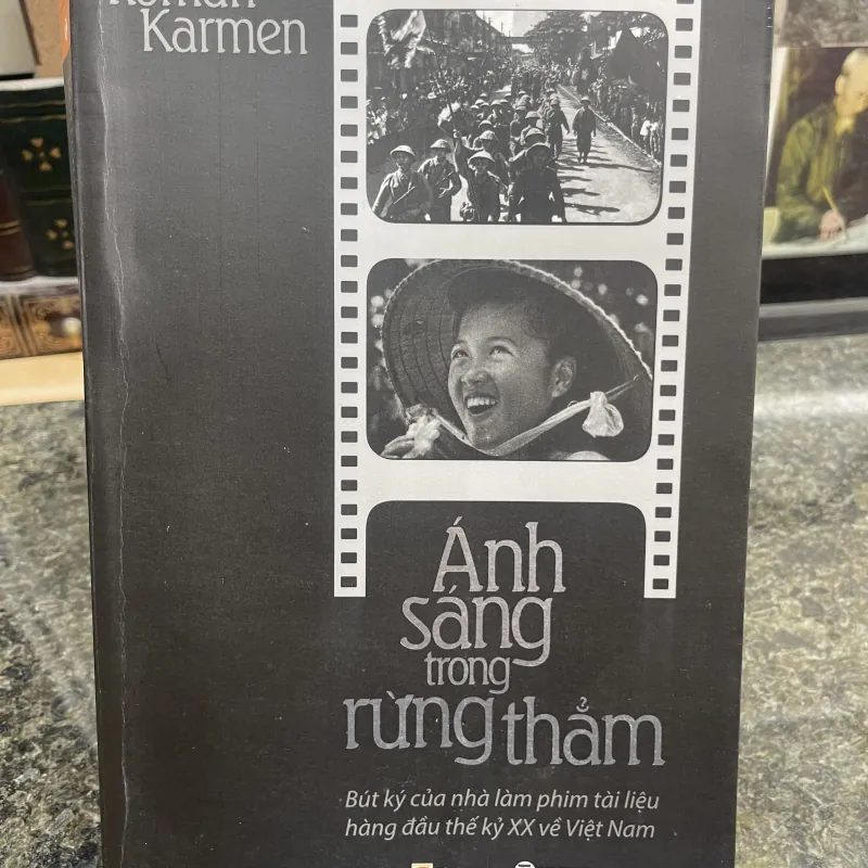 Ánh sáng trong rừng thẳm Roman Karmen 780602