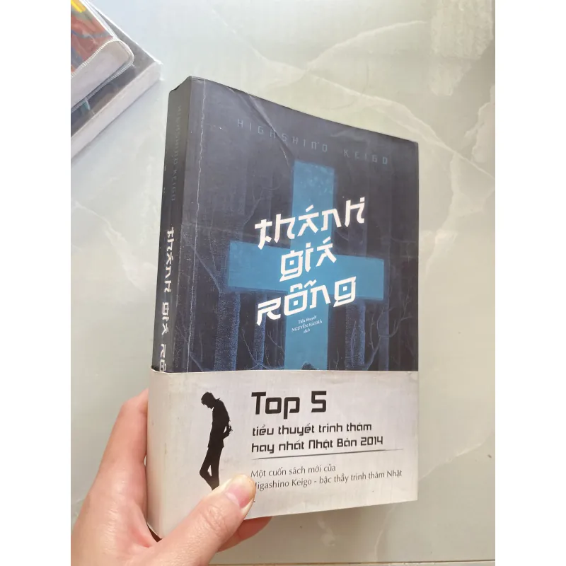 Thánh giá rỗng- Higashino Keigo 977416