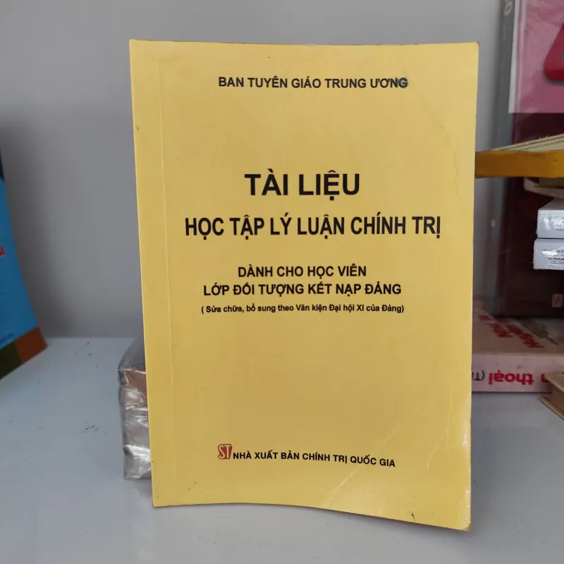 Tài liệu học tập lý luận chính trị dành cho học viên lớp đối tượng kết nộp đảng 602960