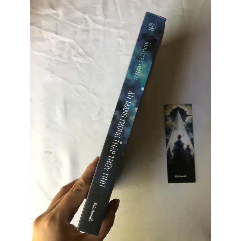 Án Mạng Trong Tháp Thủy Tinh - Mikito Chinen 1002152