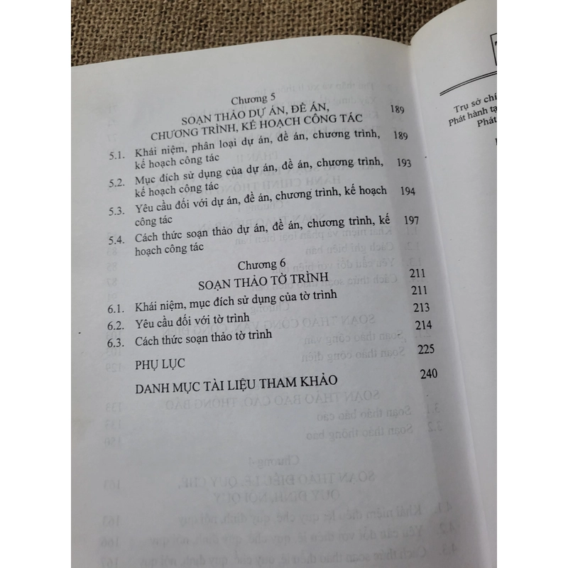 Giáo trình kỹ năng soạn thảo văn bản hành chính thông dụng _ Sách Luật, sách Pháp luật 384098
