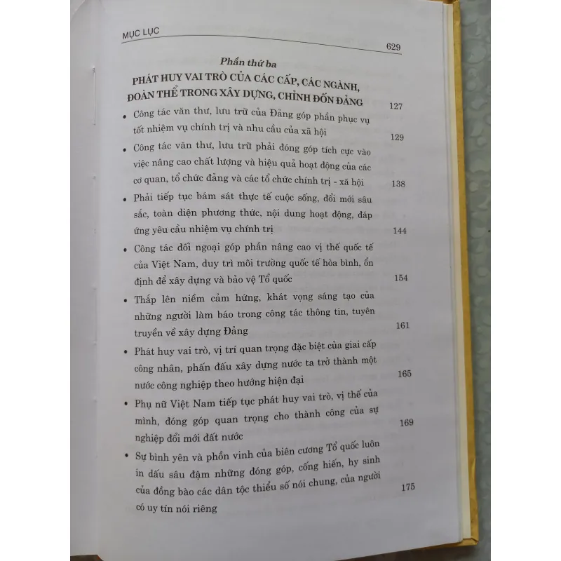 Sách: Vì sự trong sạch, vững mạnh và trường tồn của Đảng 935402