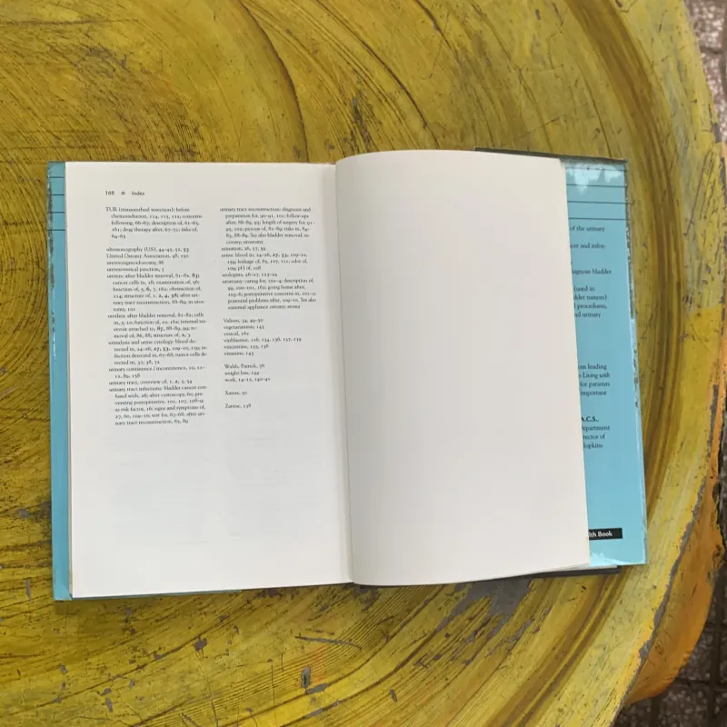 THE GUIDE TO LIVING WITH BLADDER CANCER 1022727