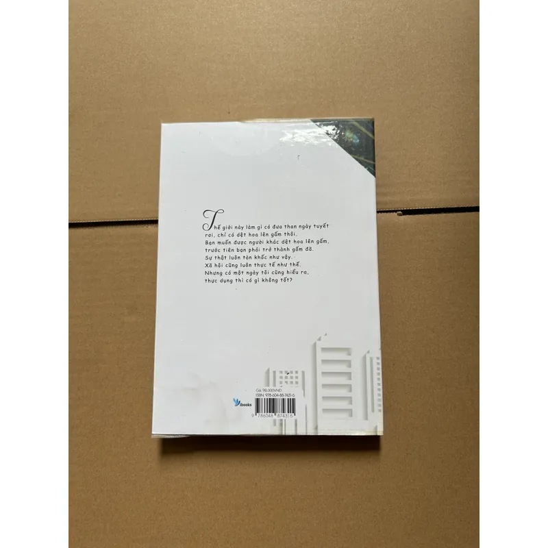 Sống thực tế giữa đời thực dụng 692971