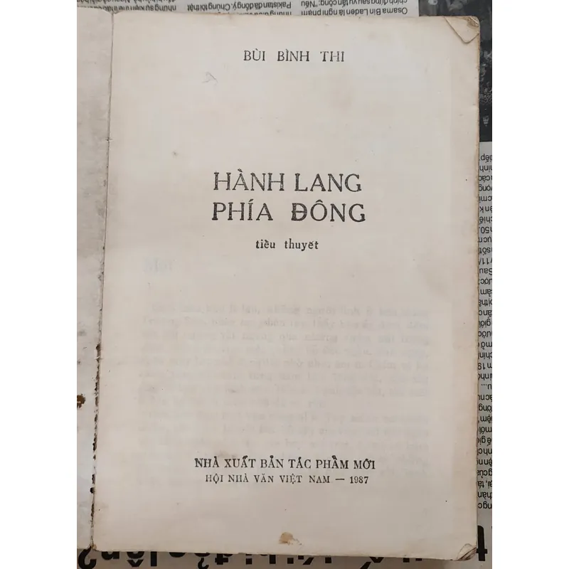 Tiểu thuyết HÀNH LANG PHÍA ĐÔNG của Bùi Bình Thi 704948