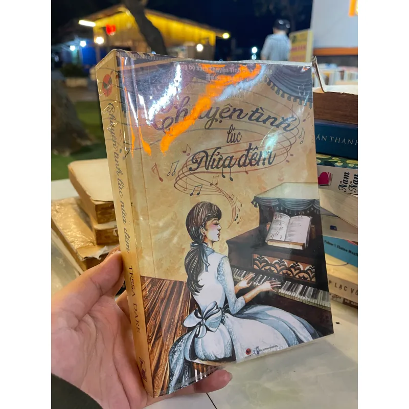 CHUYỆN TÌNH LÚC NỬA ĐÊM - TESSA DARE  1009523