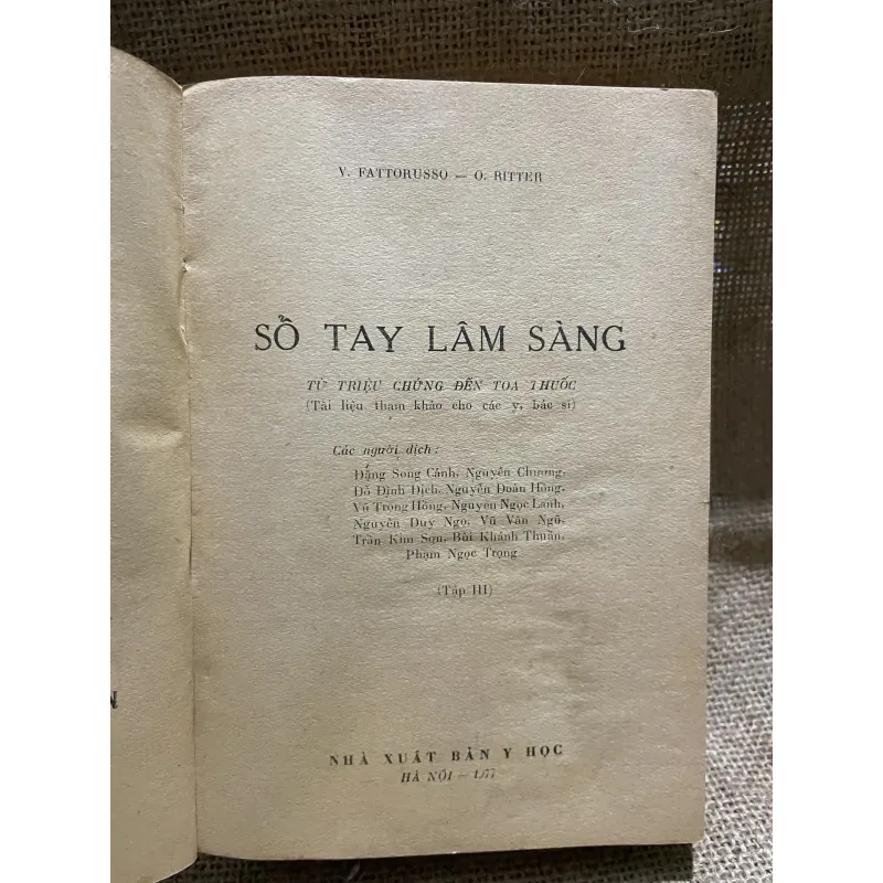 Sổ tay lâm sàng - sách y- khoảng 1000 trang - xuất bản 1977 925452