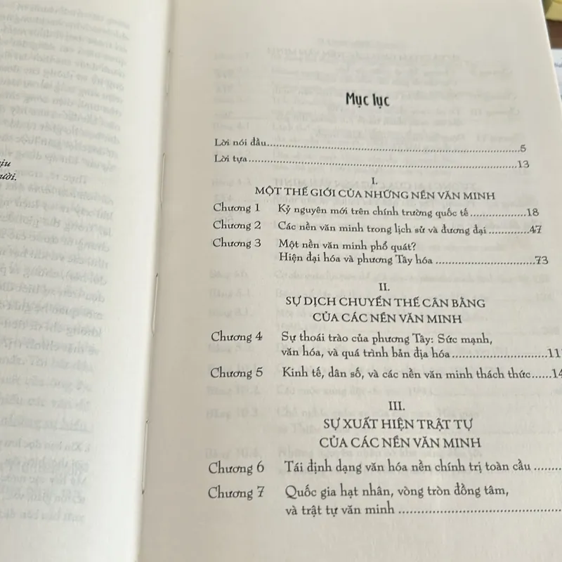 Sự va chạm giữa các nền văn minh- bìa cứng mới 99% 697398