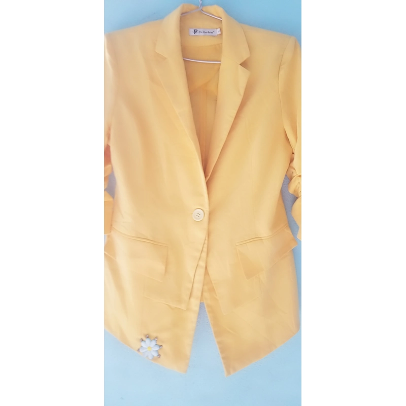 Áo vest vàng  mới 95% 497306