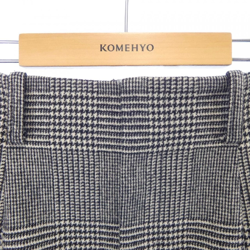 【Mã giảm giá】Chân váy BLAMINK 651040