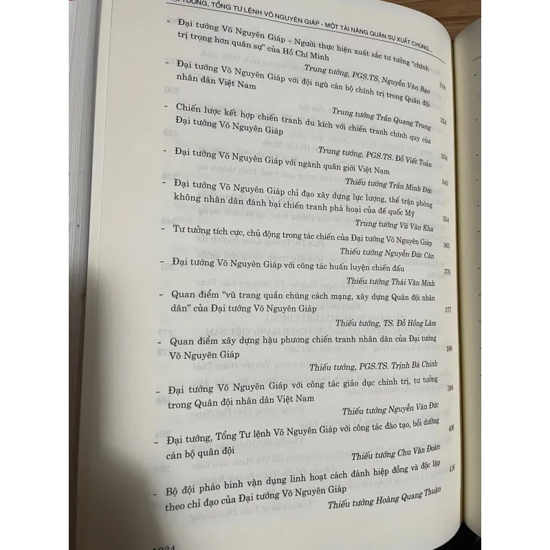 Đại tướng tổng tư lệnh Võ Nguyên Giáp - Bìa cứng mới đẹp 763749