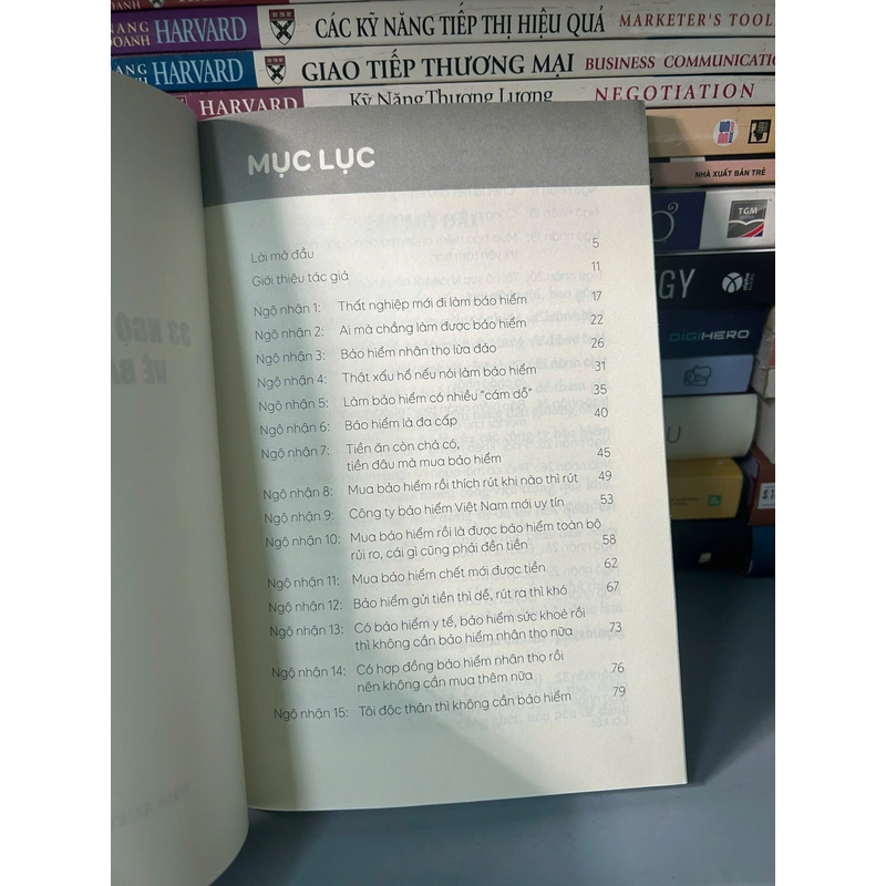 33 Ngộ Nhận Của Người Việt Về Bảo Hiểm Nhân Thọ - Cuốn Sách Tạo Dựng Niềm Tin Về Bảo Hiểm 475003