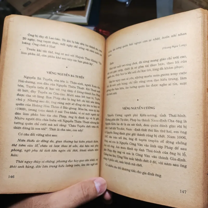 Câu Đối Việt Nam - Phong Châu 1023257