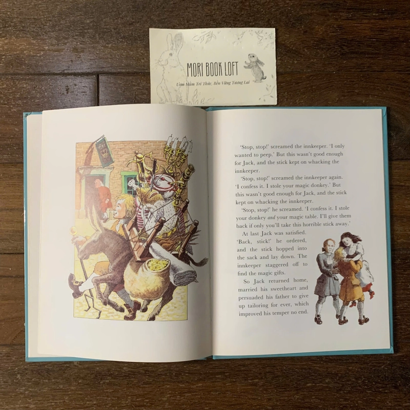 Sách ngoại văn Puss in Boots, Used, Bìa cứng, Printed in Italy 522837