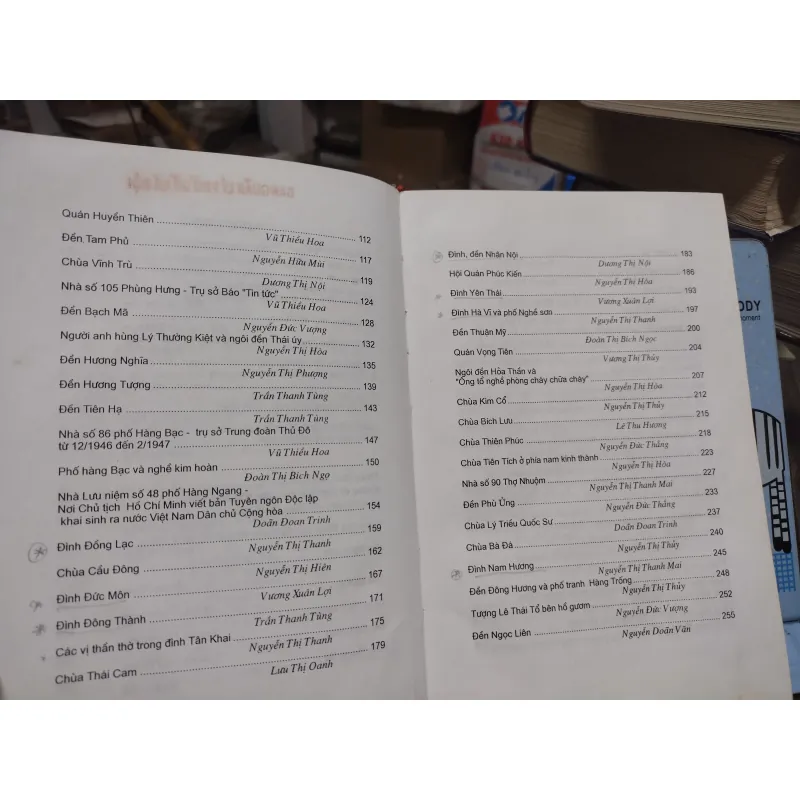 Sách: Di tích lịch sử - văn hoá trong khu phố cổ và xung quanh hồ Hoàn Kiếm  (A2) 746244