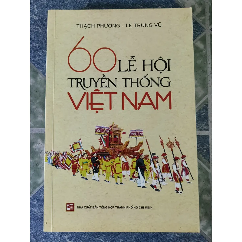 60 lễ hội truyền thống Việt Nam - Thách Phương & Lê Trung Vũ 751453