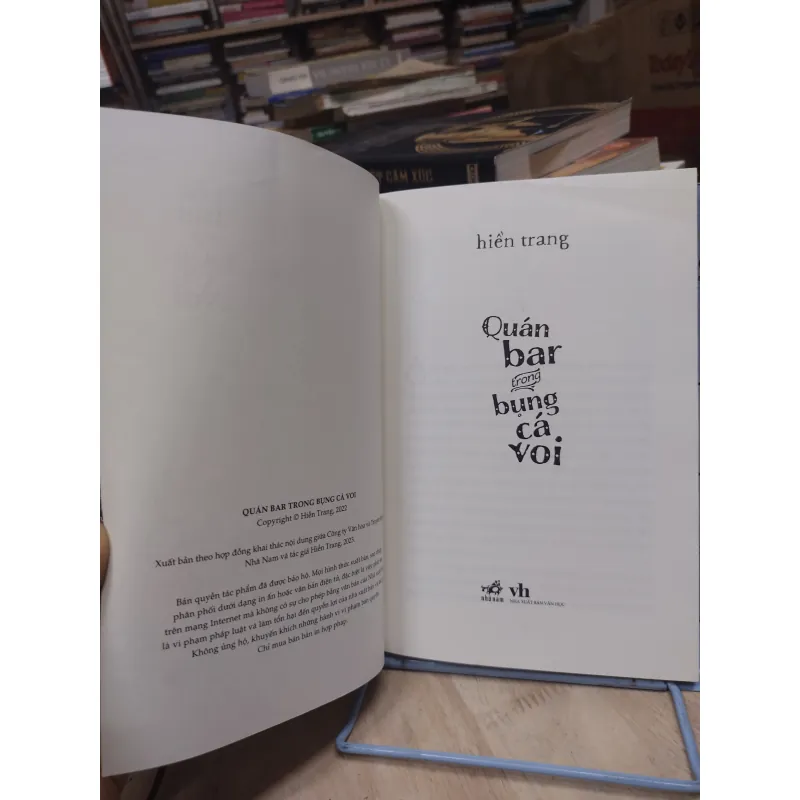 Sách: Quán bar trong bụng cá voi - TG: Hiền Trang (B3) 993412