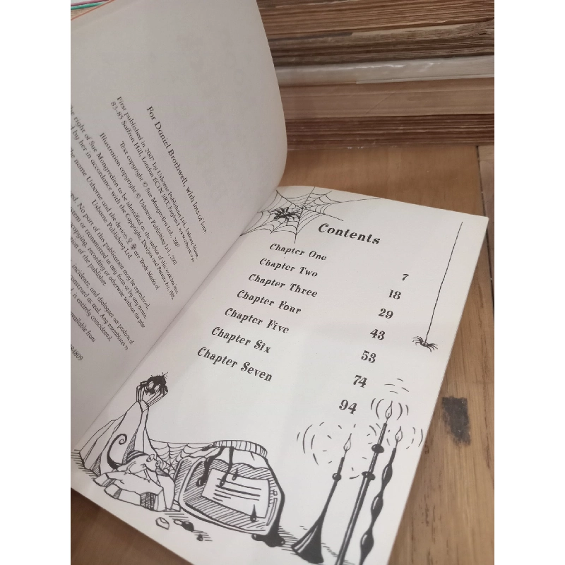 Oliver Moon and the Broomstick Battle - Sue Mongredien 1001171